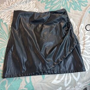 SHEIN Black Faux Leather Mini Skirt